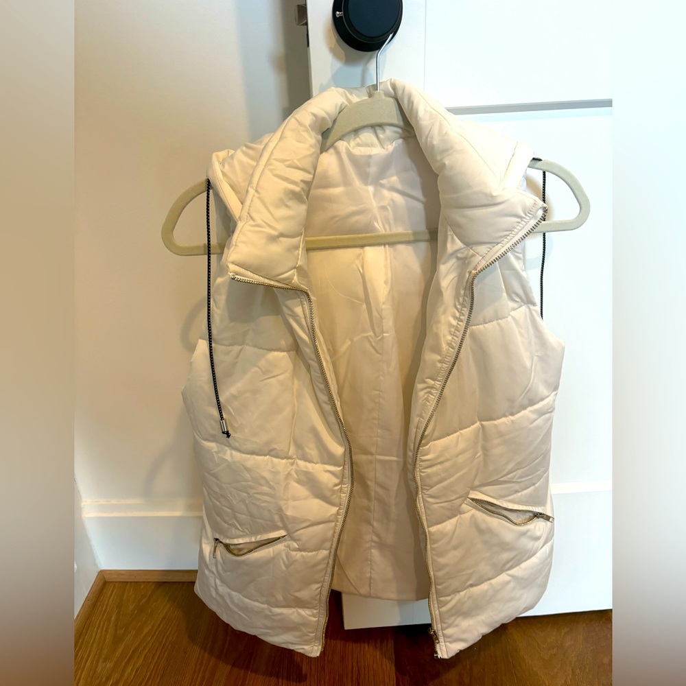 White puffy vest with Hood
